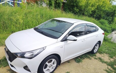 Hyundai Solaris II рестайлинг, 2021 год, 1 600 000 рублей, 2 фотография