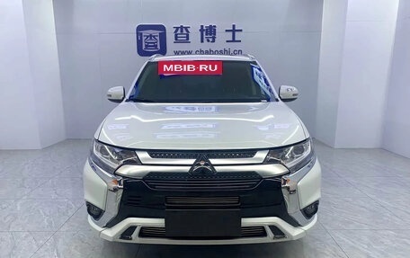 Mitsubishi Outlander III рестайлинг 3, 2022 год, 2 500 000 рублей, 3 фотография