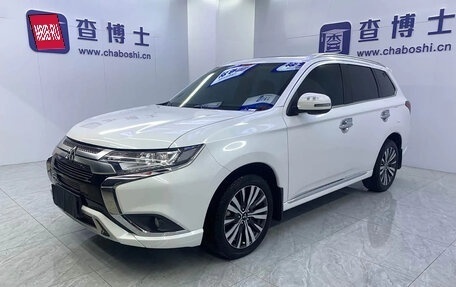 Mitsubishi Outlander III рестайлинг 3, 2022 год, 2 500 000 рублей, 1 фотография