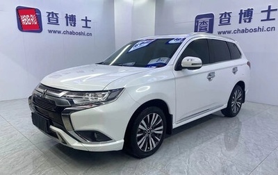 Mitsubishi Outlander III рестайлинг 3, 2022 год, 2 500 000 рублей, 1 фотография