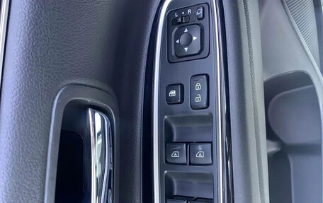 Mitsubishi Outlander III рестайлинг 3, 2022 год, 2 500 000 рублей, 10 фотография