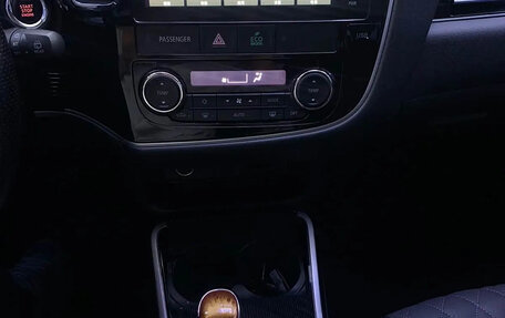 Mitsubishi Outlander III рестайлинг 3, 2022 год, 2 500 000 рублей, 14 фотография