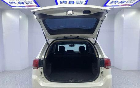 Mitsubishi Outlander III рестайлинг 3, 2022 год, 2 500 000 рублей, 20 фотография