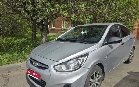 Hyundai Solaris II рестайлинг, 2012 год, 630 000 рублей, 1 фотография