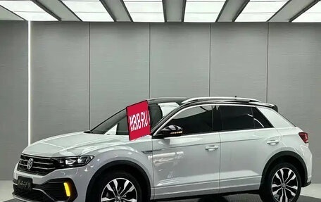 Volkswagen T-Roc I, 2022 год, 1 290 222 рублей, 2 фотография