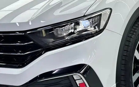 Volkswagen T-Roc I, 2022 год, 1 290 222 рублей, 3 фотография