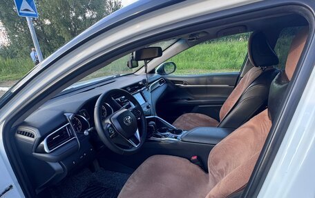 Toyota Camry, 2019 год, 1 900 000 рублей, 4 фотография