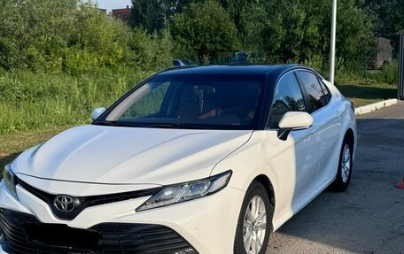 Toyota Camry, 2019 год, 1 900 000 рублей, 2 фотография