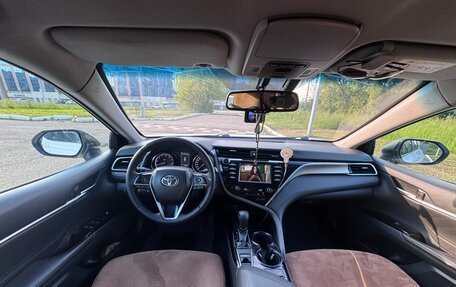 Toyota Camry, 2019 год, 1 900 000 рублей, 3 фотография