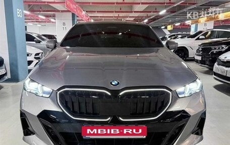 BMW 5 серия, 2025 год, 7 240 000 рублей, 2 фотография