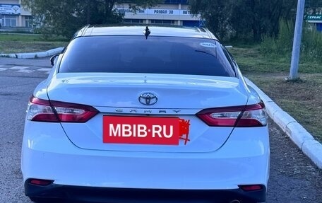 Toyota Camry, 2019 год, 1 900 000 рублей, 6 фотография