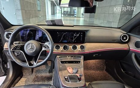 Mercedes-Benz E-Класс, 2022 год, 5 160 000 рублей, 10 фотография