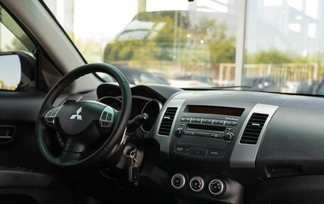 Mitsubishi Outlander III рестайлинг 3, 2008 год, 1 100 000 рублей, 10 фотография
