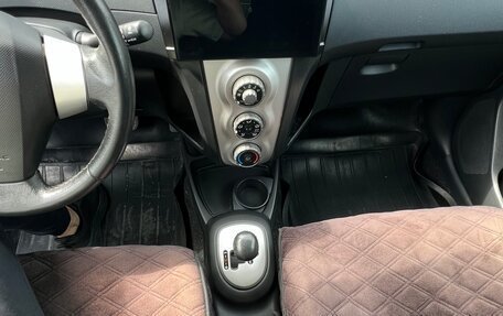 Toyota Yaris III рестайлинг, 2008 год, 735 000 рублей, 12 фотография