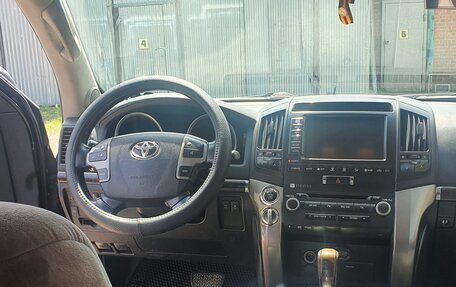 Toyota Land Cruiser 200, 2010 год, 3 095 000 рублей, 10 фотография