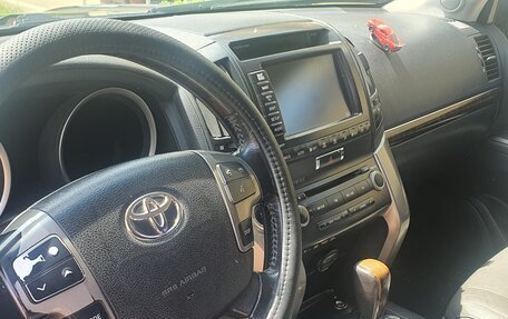 Toyota Land Cruiser 200, 2010 год, 3 095 000 рублей, 8 фотография