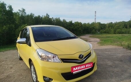 Toyota Vitz, 2013 год, 680 000 рублей, 2 фотография