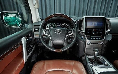 Toyota Land Cruiser 200, 2016 год, 7 000 000 рублей, 8 фотография