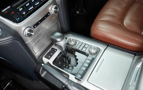 Toyota Land Cruiser 200, 2016 год, 7 000 000 рублей, 22 фотография