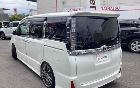 Toyota Voxy III, 2016 год, 1 820 000 рублей, 7 фотография