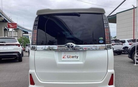 Toyota Voxy III, 2016 год, 1 820 000 рублей, 6 фотография
