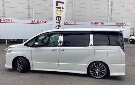 Toyota Voxy III, 2016 год, 1 820 000 рублей, 8 фотография