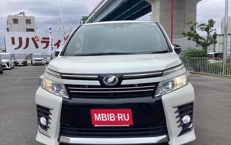 Toyota Voxy III, 2016 год, 1 820 000 рублей, 2 фотография