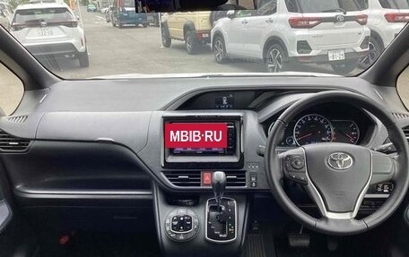 Toyota Voxy III, 2016 год, 1 820 000 рублей, 11 фотография