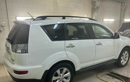 Mitsubishi Outlander III рестайлинг 3, 2011 год, 995 000 рублей, 2 фотография