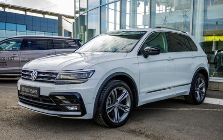 Volkswagen Tiguan II, 2018 год, 2 598 000 рублей, 3 фотография