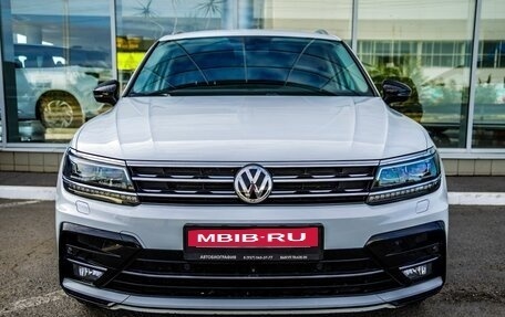 Volkswagen Tiguan II, 2018 год, 2 598 000 рублей, 2 фотография