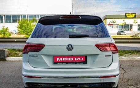 Volkswagen Tiguan II, 2018 год, 2 598 000 рублей, 6 фотография