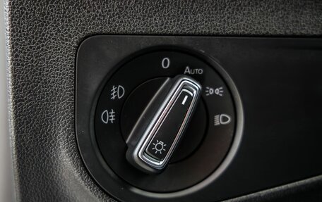 Volkswagen Tiguan II, 2018 год, 2 598 000 рублей, 16 фотография