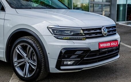 Volkswagen Tiguan II, 2018 год, 2 598 000 рублей, 10 фотография