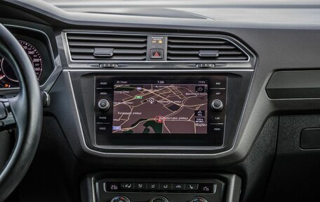 Volkswagen Tiguan II, 2018 год, 2 598 000 рублей, 21 фотография