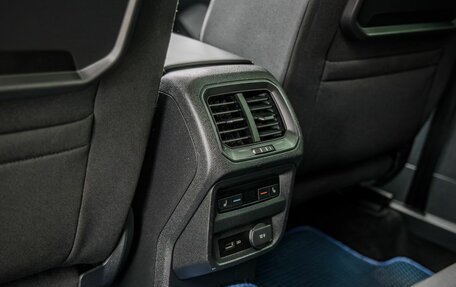 Volkswagen Tiguan II, 2018 год, 2 598 000 рублей, 27 фотография