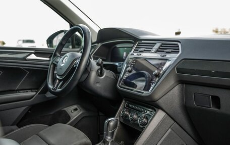 Volkswagen Tiguan II, 2018 год, 2 598 000 рублей, 35 фотография