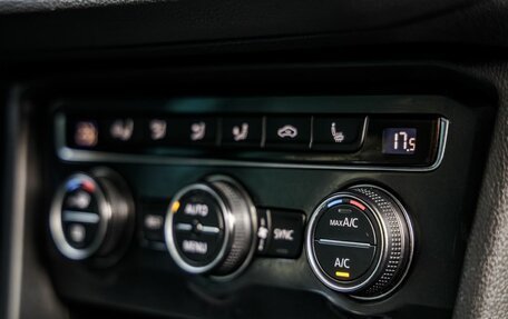 Volkswagen Tiguan II, 2018 год, 2 598 000 рублей, 33 фотография