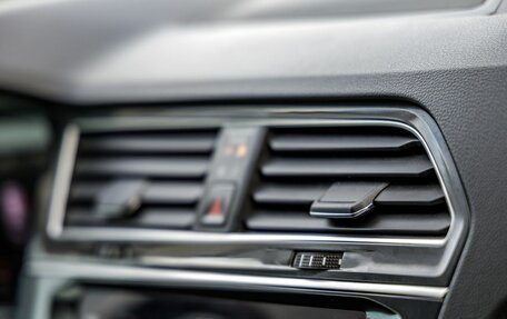 Volkswagen Tiguan II, 2018 год, 2 598 000 рублей, 32 фотография