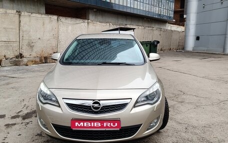Opel Astra J, 2012 год, 780 000 рублей, 1 фотография