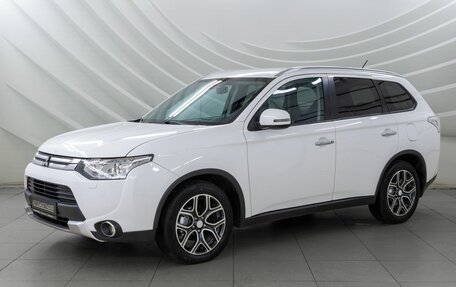 Mitsubishi Outlander III рестайлинг 3, 2014 год, 1 735 000 рублей, 3 фотография
