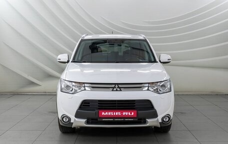 Mitsubishi Outlander III рестайлинг 3, 2014 год, 1 735 000 рублей, 2 фотография