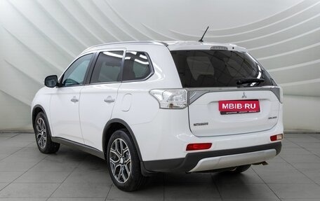 Mitsubishi Outlander III рестайлинг 3, 2014 год, 1 735 000 рублей, 5 фотография