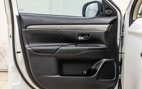 Mitsubishi Outlander III рестайлинг 3, 2014 год, 1 735 000 рублей, 26 фотография