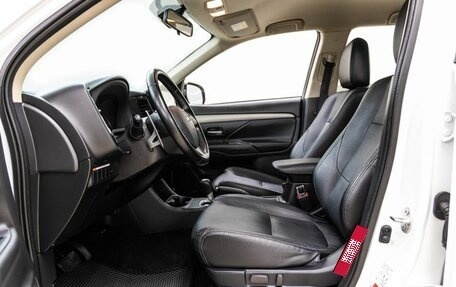 Mitsubishi Outlander III рестайлинг 3, 2014 год, 1 735 000 рублей, 27 фотография