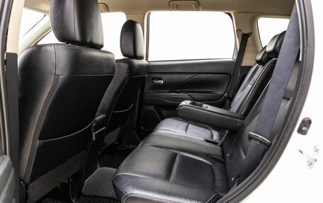 Mitsubishi Outlander III рестайлинг 3, 2014 год, 1 735 000 рублей, 36 фотография