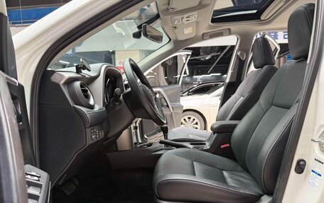 Toyota RAV4, 2017 год, 1 850 000 рублей, 5 фотография