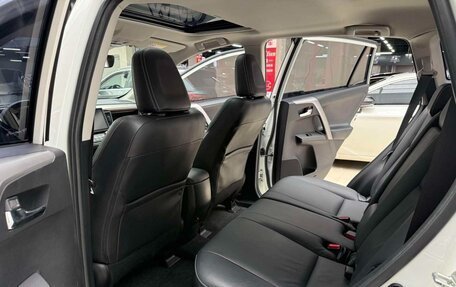 Toyota RAV4, 2017 год, 1 850 000 рублей, 7 фотография