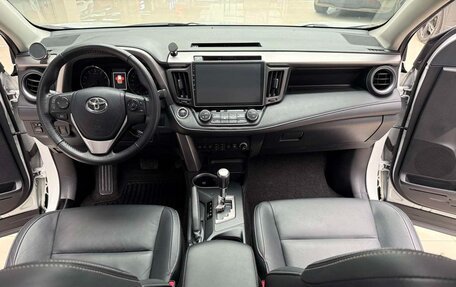 Toyota RAV4, 2017 год, 1 850 000 рублей, 3 фотография