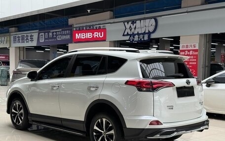 Toyota RAV4, 2017 год, 1 850 000 рублей, 2 фотография